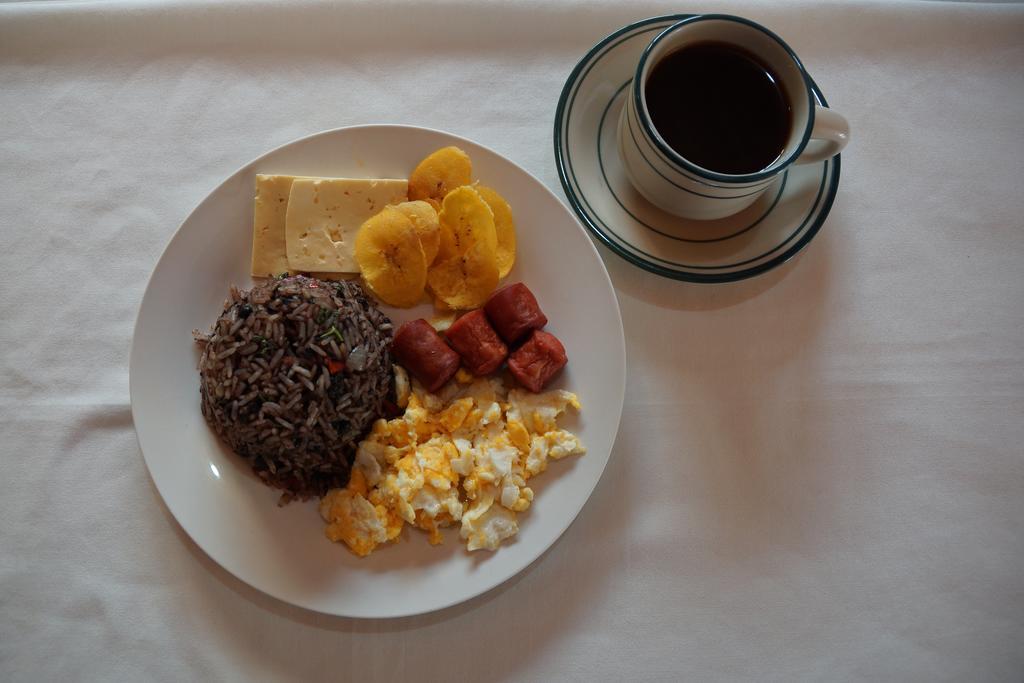 Tami Lodge Providencia Экстерьер фото